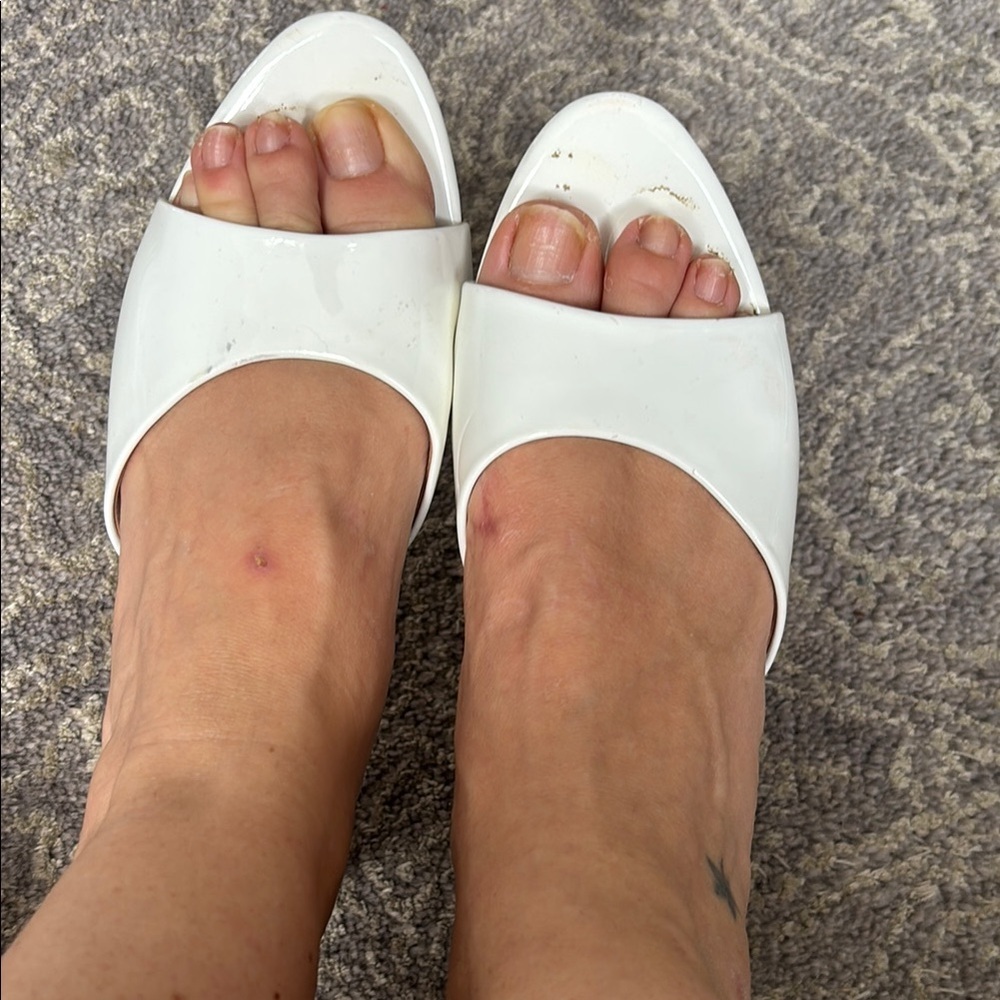Steve Madden White Patent Leather Mules in 7